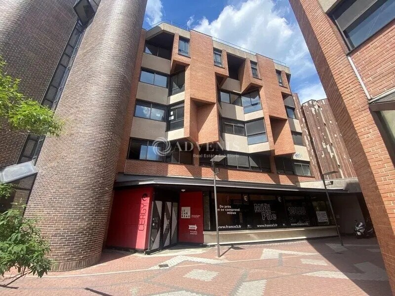 Office in Cergy for sale Building Photo- Image 1 of 6