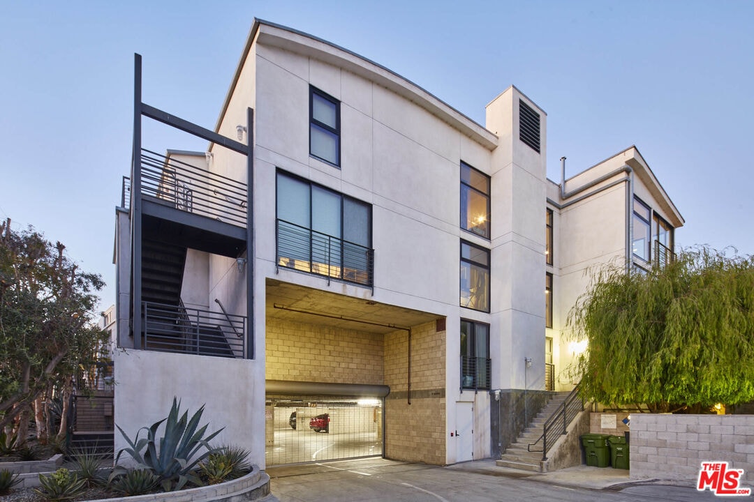 700 Main St, Venice, CA 90291 - Unit 15 -  - Interior Photo - Image 1 of 21