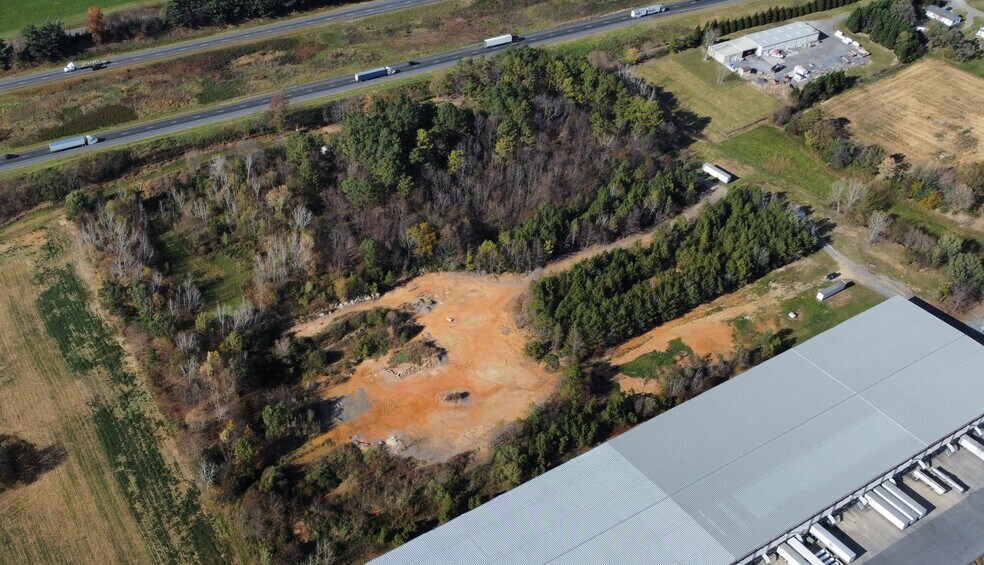 252 Valley Road rd, Mount Jackson, VA à louer - Photo du bâtiment - Image 2 de 4