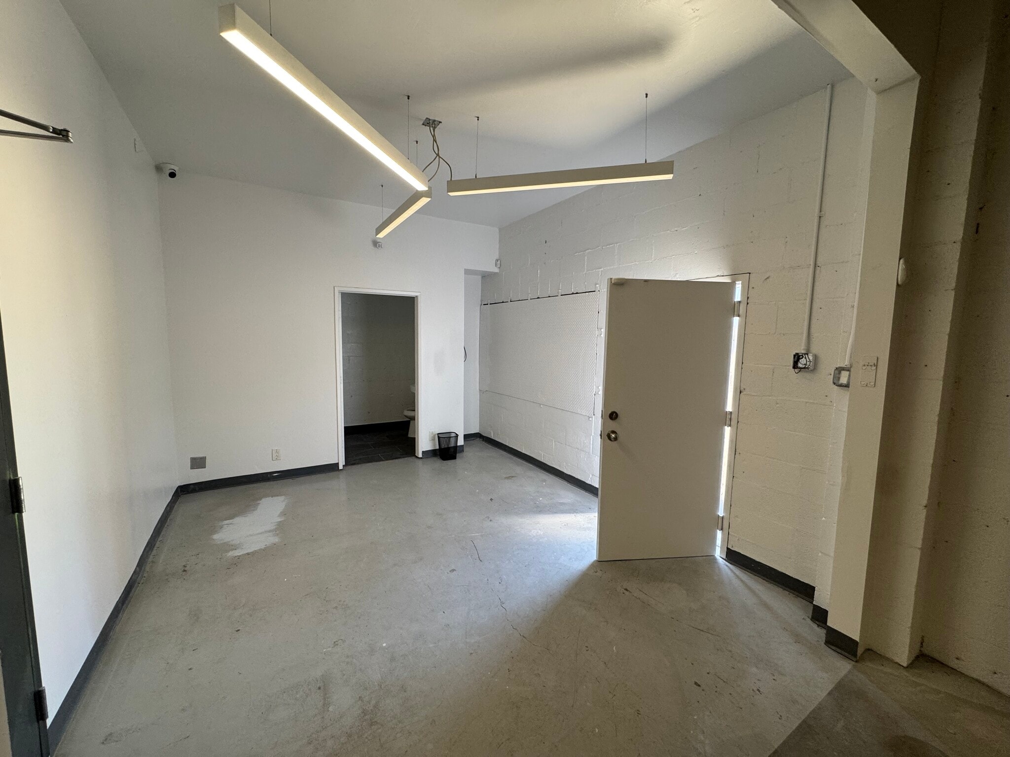 1412 S Gerhart Ave, Commerce, CA for lease Interior Photo- Image 1 of 13
