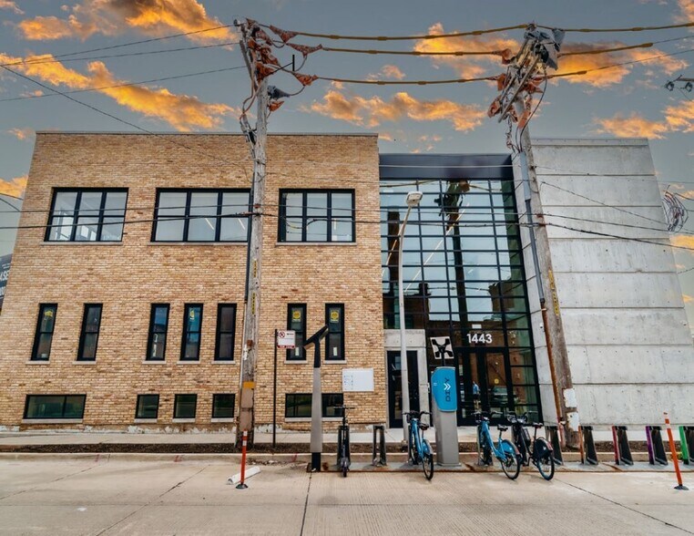 1443 W Wabansia Ave, Chicago, IL à louer - Photo du bâtiment - Image 2 de 9