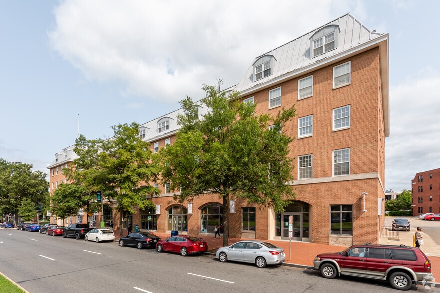 600 Pennsylvania Ave SE, Washington, DC for lease - Building Photo - Image 3 of 10