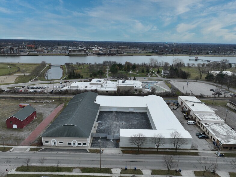 801 S Henry St, Bay City, MI à vendre - Photo du bâtiment - Image 2 de 21