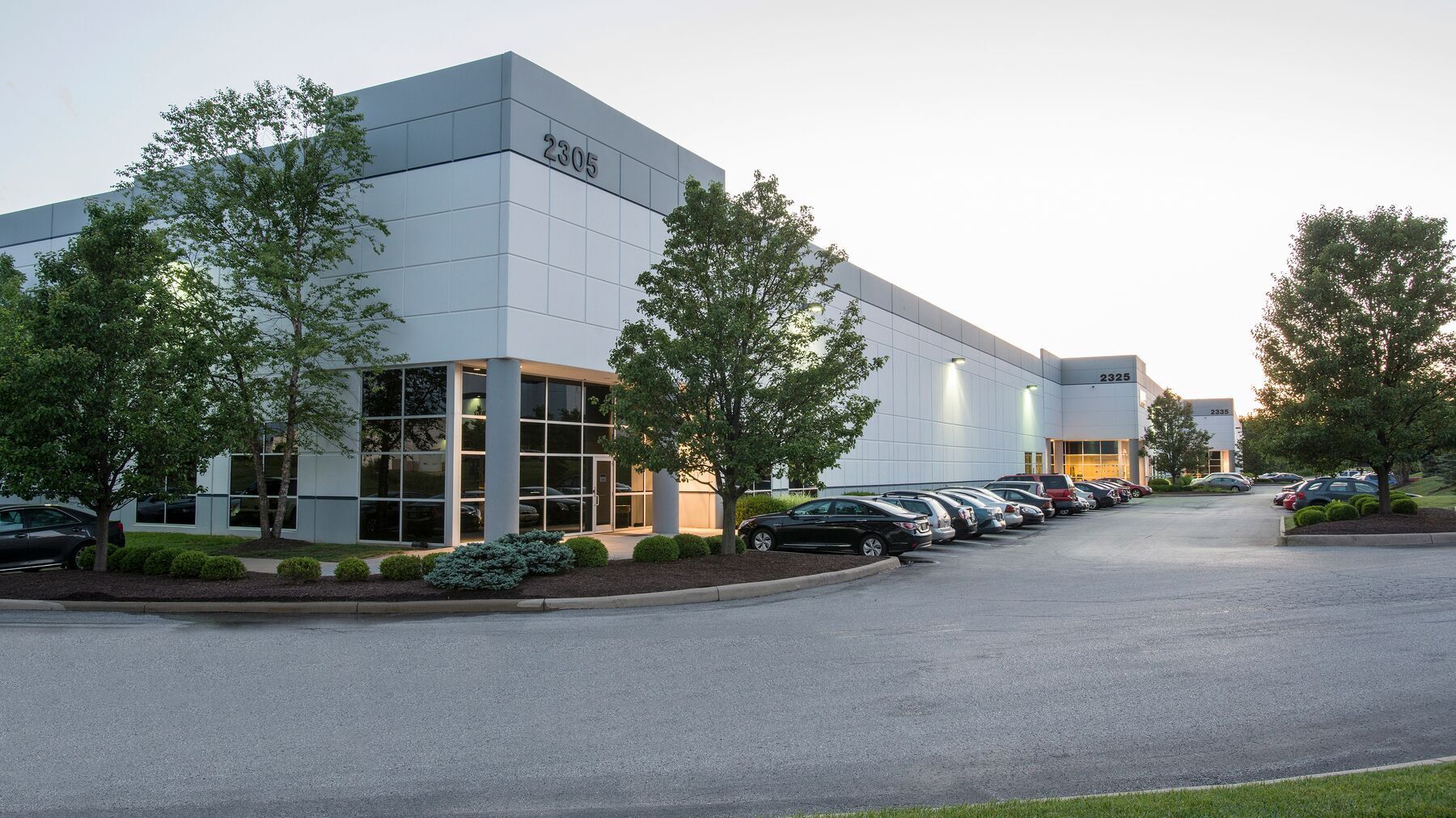 2305-2335 Global Way, Hebron, KY à louer Photo du bâtiment- Image 1 de 6
