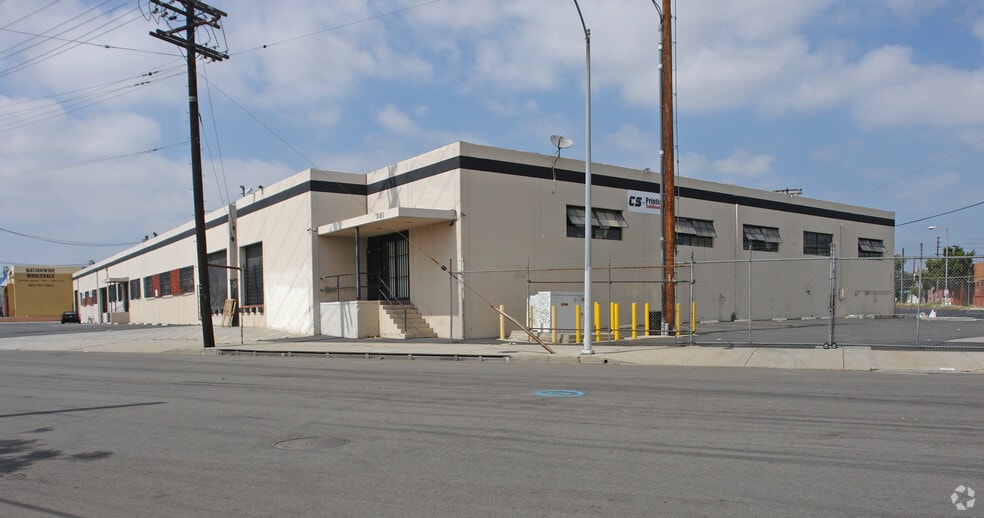 3171 E 12th St, Los Angeles, CA for lease - Building Photo - Image 2 of 3