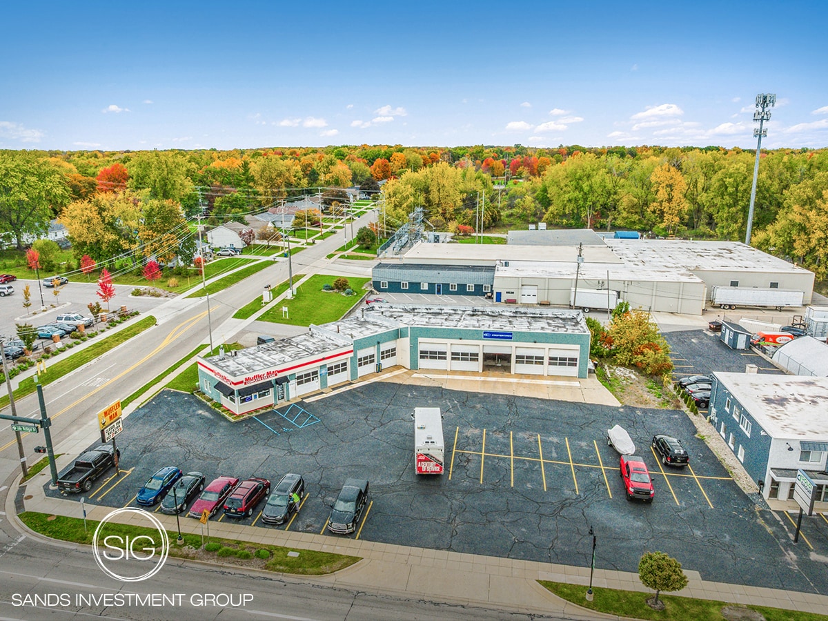 Muffler Man Portfolio - MI, OH, FL portfolio of 43 properties for sale on LoopNet.ca Building Photo- Image 1 of 5