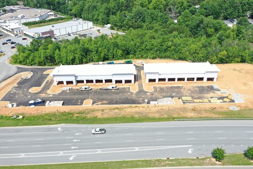 5696 W Gate City Blvd, Greensboro, NC for lease - Building Photo - Image 2 of 8