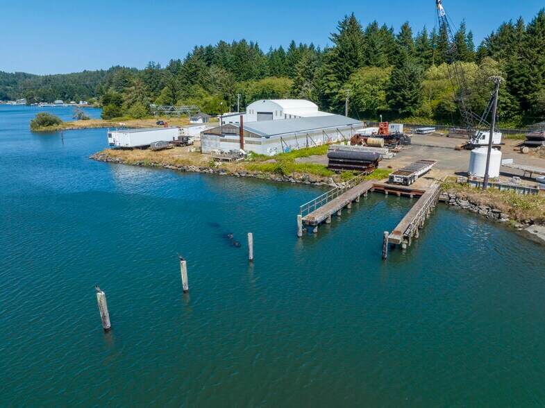 5262 Yaquina Bay Rd, Newport, OR à vendre - Photo du bâtiment - Image 2 de 42