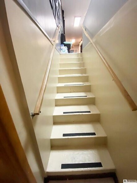 158 E Lake Shore Dr, Dunkirk, NY à vendre - Photo intérieure - Image 2 de 25