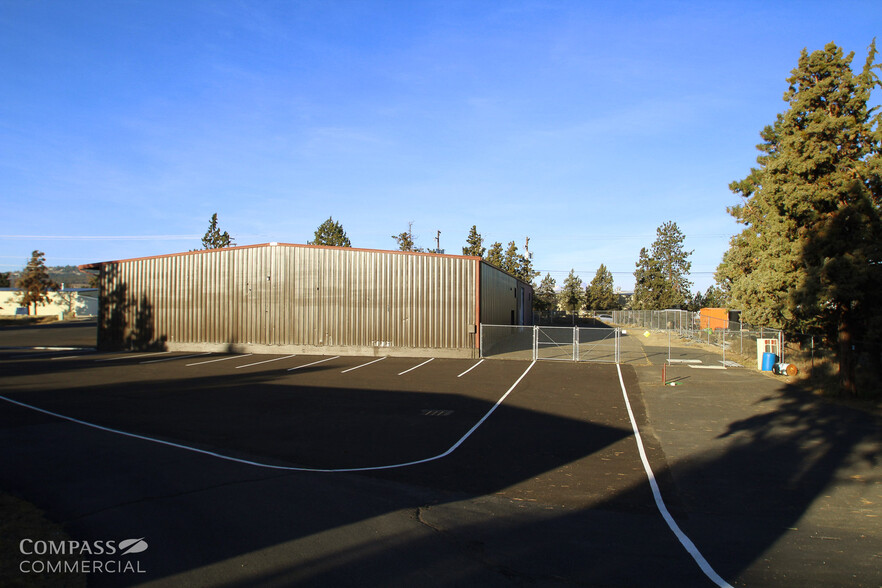 20576 Painters Ct, Bend, OR for lease - Building Photo - Image 3 of 9