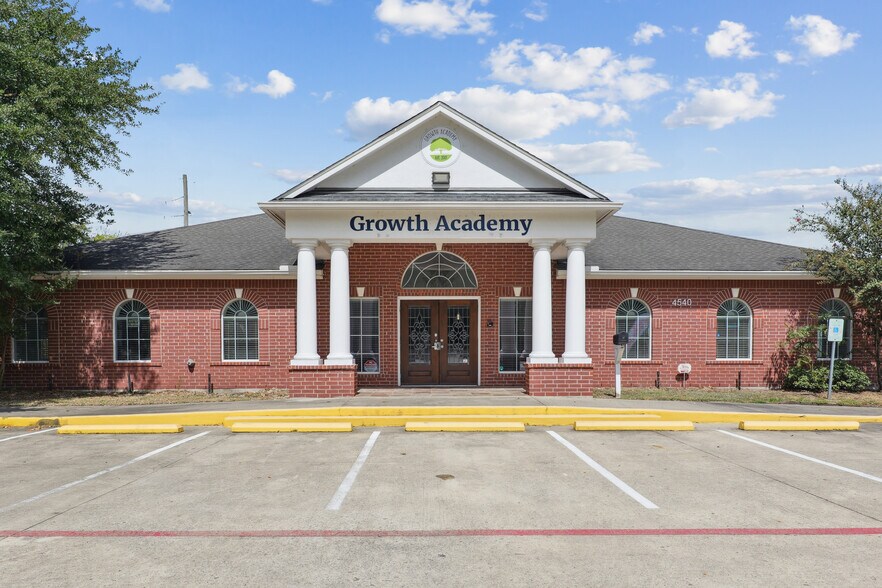 4540 FM 1960 Rd W, Houston, TX à vendre - Photo du bâtiment - Image 1 de 14