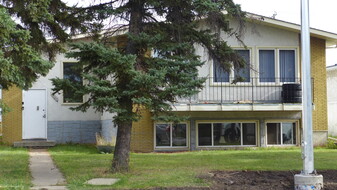 13007 83rd St NW, Edmonton AB - Services immobiliers commerciaux