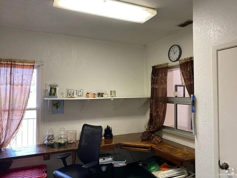 104 N Texas St, Rio Grande City, TX à vendre - Photo du bâtiment - Image 3 de 6
