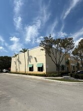 1747-1781 Banks Rd, Margate, FL à louer Photo intérieure- Image 1 de 15