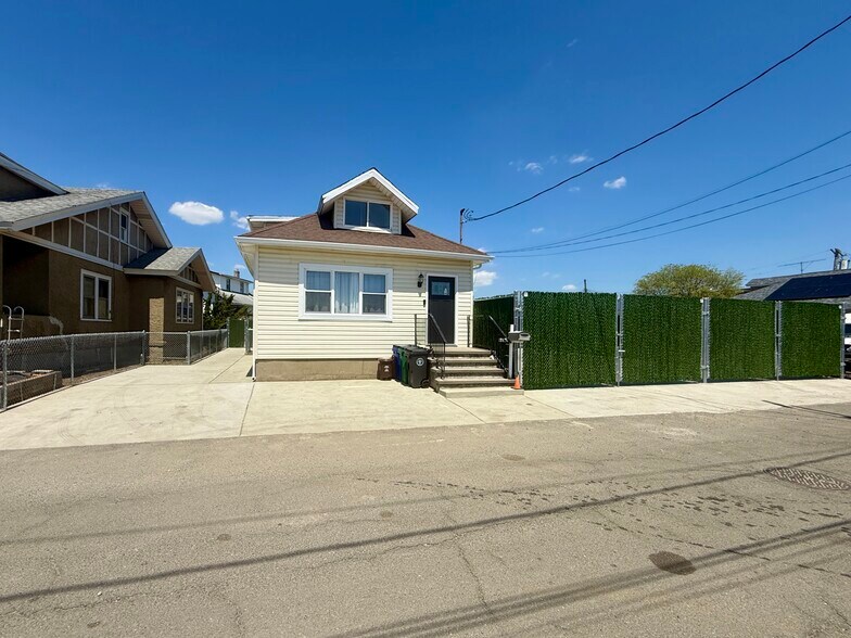 10 3rd St, Rosedale, NY à louer - Photo du bâtiment - Image 3 de 16