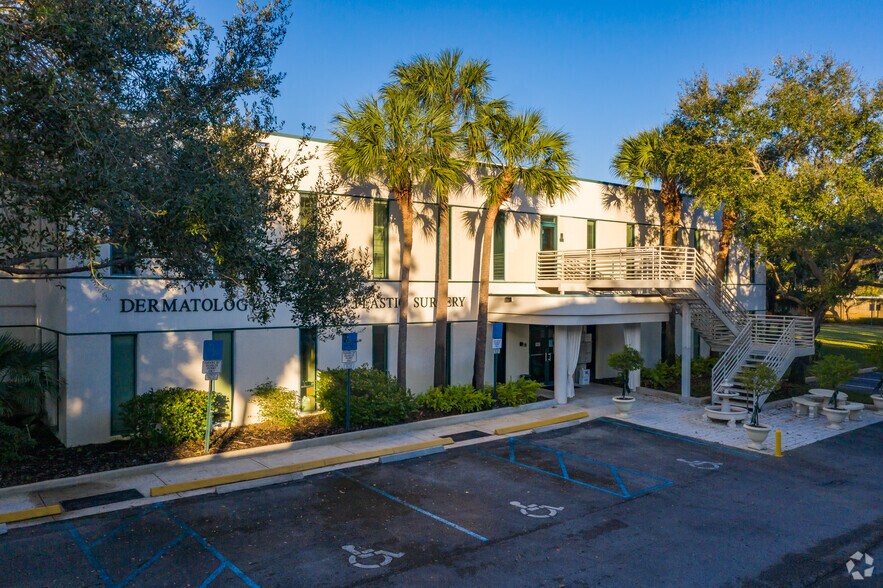 4161 NW 5th St, Plantation, FL à louer - Photo du bâtiment - Image 3 de 6