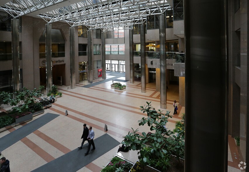 185 Asylum St, Hartford, CT à louer - Hall d’entrée - Image 3 de 21