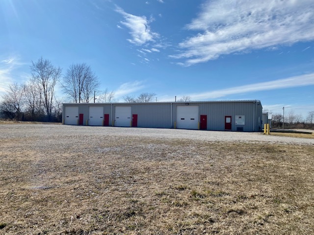 1661 S Nebo Rd, Yorktown, IN à vendre - Photo du bâtiment - Image 1 de 11