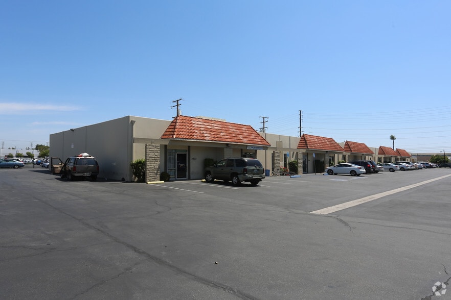 3615-3633 W Warner Ave, Santa Ana, CA for lease - Building Photo - Image 2 of 16