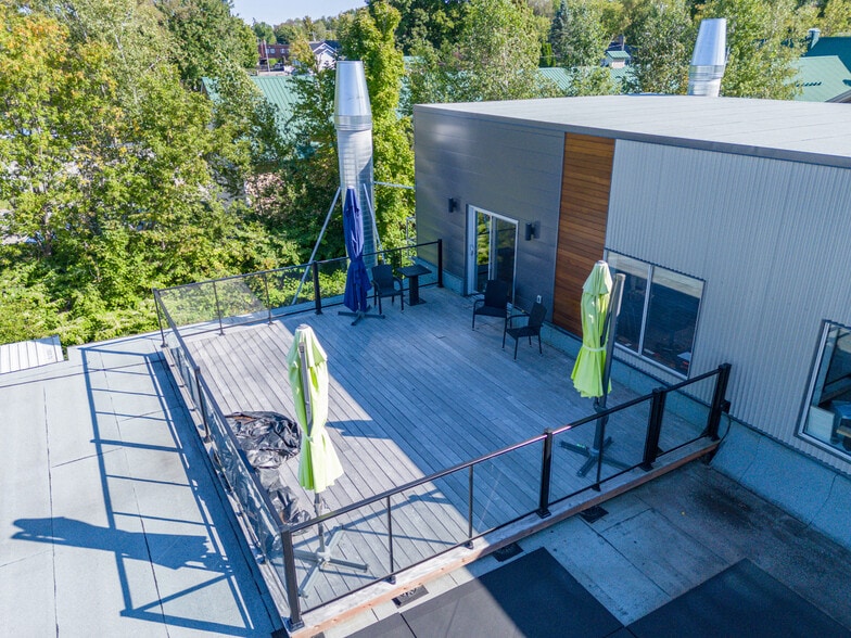 620Z Rue L'archevêque, Magog, QC for lease - Primary Photo - Image 1 of 4