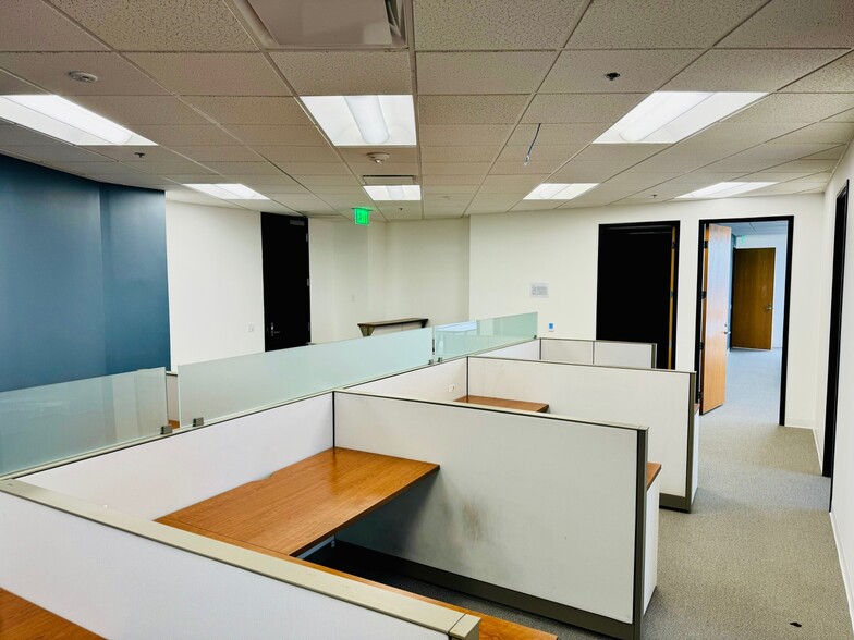 300 East Esplanade Dr, Oxnard, CA for lease - Interior Photo - Image 2 of 12