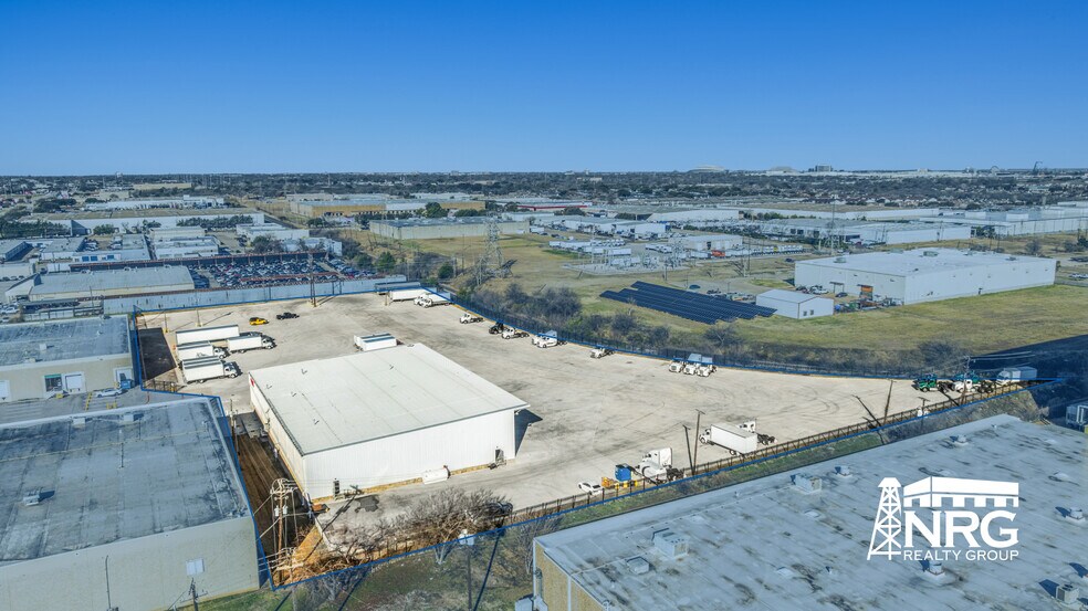 2626 W Pioneer Pky, Grand Prairie, TX à louer - Photo du bâtiment - Image 3 de 16