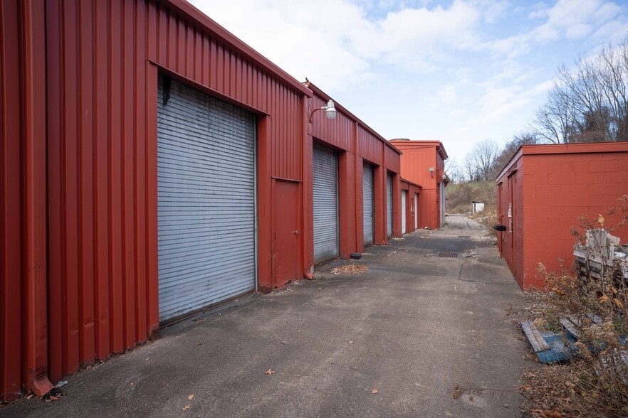 1576 Arona Rd, Irwin, PA for sale - Building Photo - Image 3 of 11