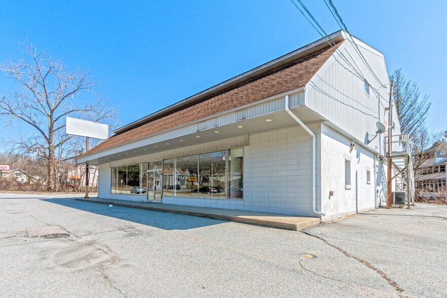 558 W Main St, Norwich, CT à louer - Photo du bâtiment - Image 2 de 9