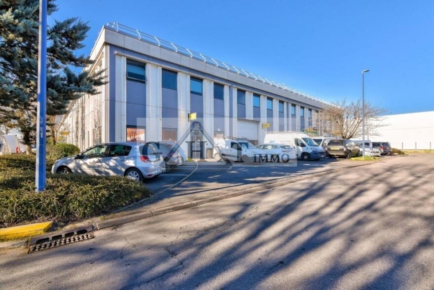 Office in Aulnay-sous-Bois for lease - Building Photo - Image 1 of 6