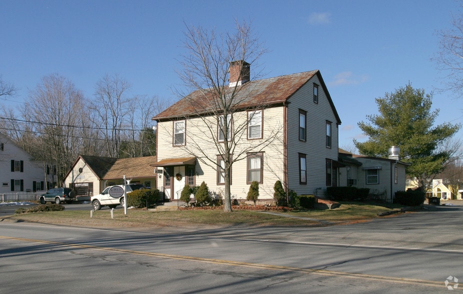107 Main St N, Woodbury, CT for lease - Building Photo - Image 2 of 3