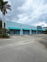 2801 Flight Safety Dr, Vero Beach, FL for lease Interior Photo- Image 1 of 17