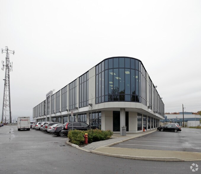 1660 North Service Rd E, Oakville, ON à vendre - Photo du bâtiment - Image 3 de 5