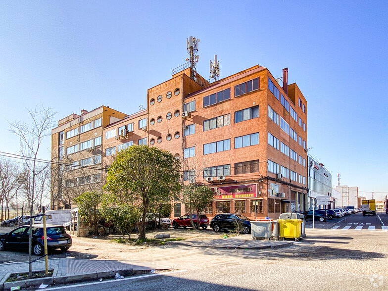 Calle de San Dalmacio, 5, Madrid, Madrid for sale - Building Photo - Image 1 of 2