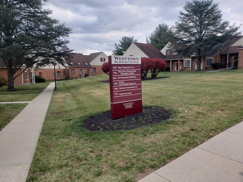 1562 McDaniel Dr, West Chester, PA à louer - Photo du bâtiment - Image 3 de 13