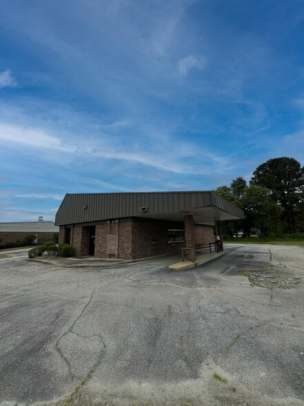 142 Bickett Blvd, Louisburg, NC for lease - Building Photo - Image 3 of 3