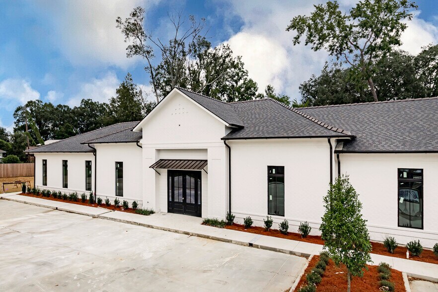 10315 Jefferson Hwy, Baton Rouge, LA à louer - Photo du bâtiment - Image 1 de 23