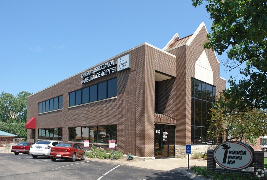 815 SW Topeka Blvd, Topeka, KS à louer - Photo du bâtiment - Image 2 de 3