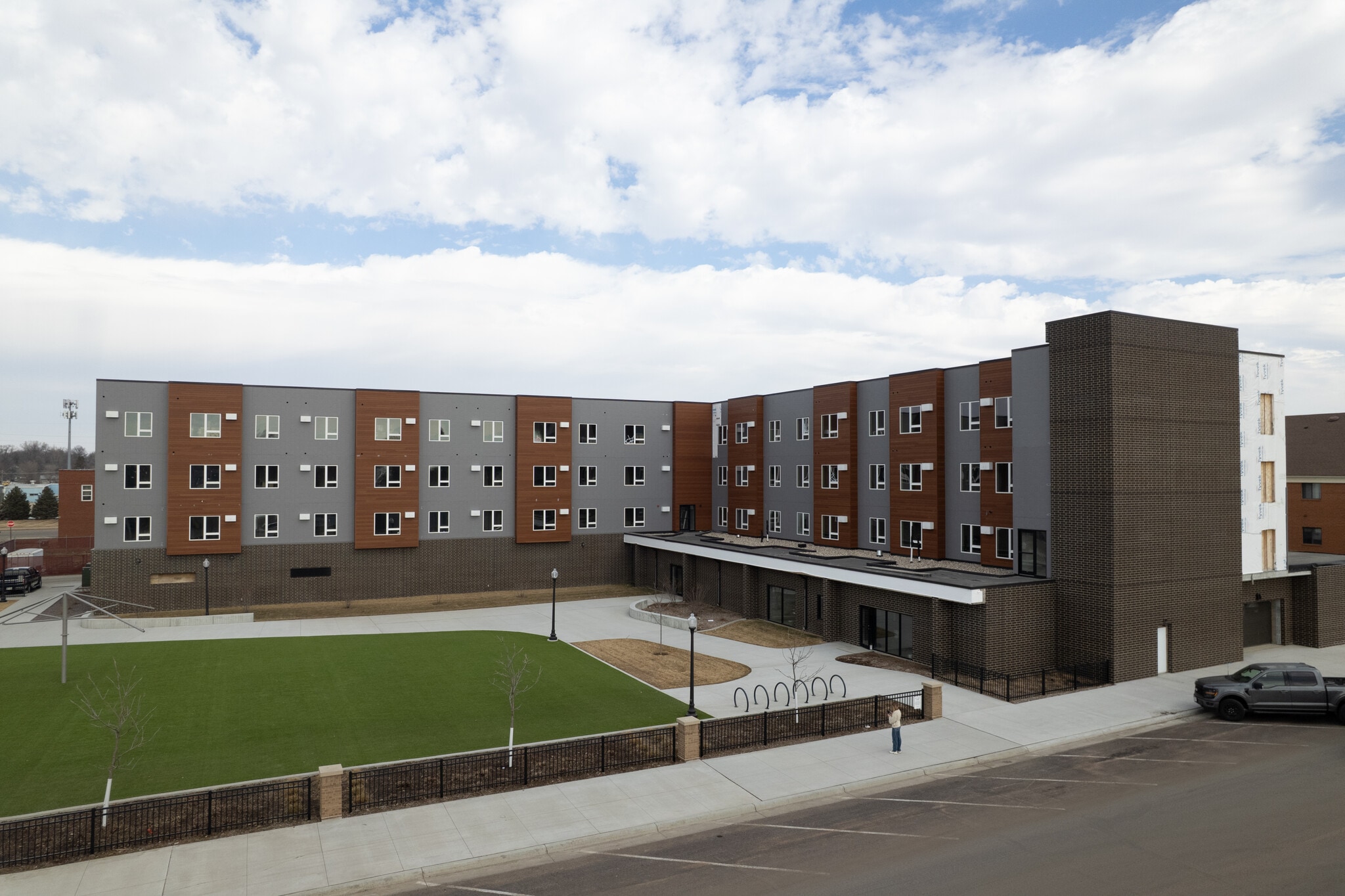 315 E Kemp Ave, Watertown, SD for sale Primary Photo- Image 1 of 5