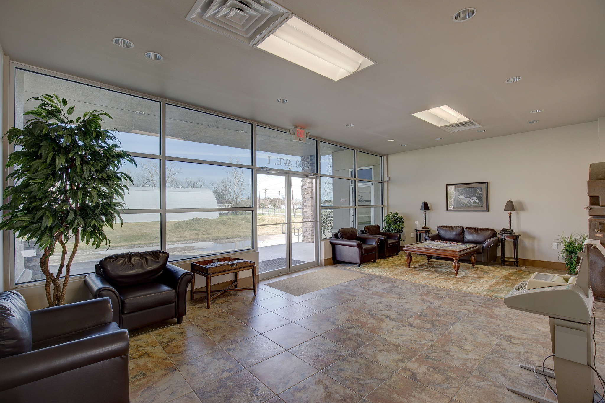 200 Avenue I, Alvin, TX for sale Lobby- Image 1 of 1