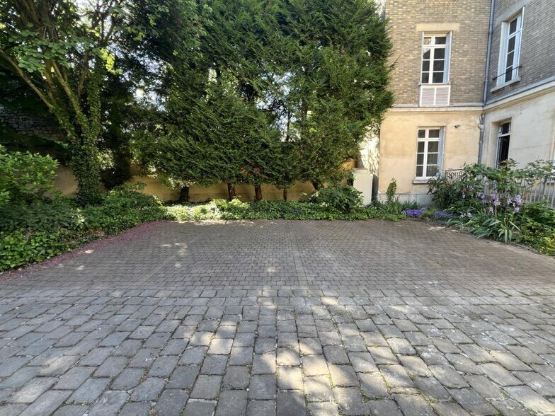 Flex in Reims for sale - Building Photo - Image 3 of 28