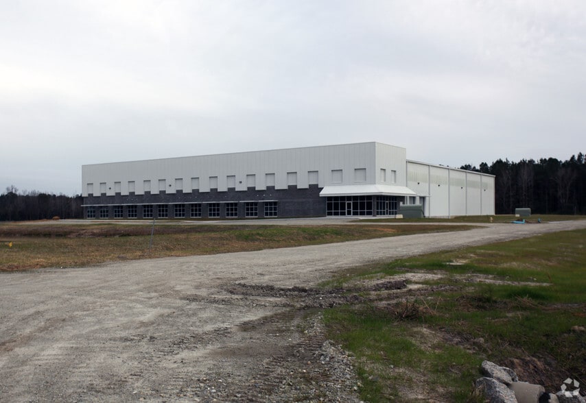 137 Worth Beverage Dr, Burgaw, NC for lease - Building Photo - Image 3 of 14