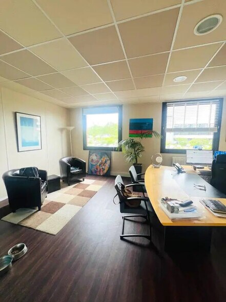 Bureau dans Montigny-le-Bretonneux à vendre - Photo intérieure - Image 3 de 7