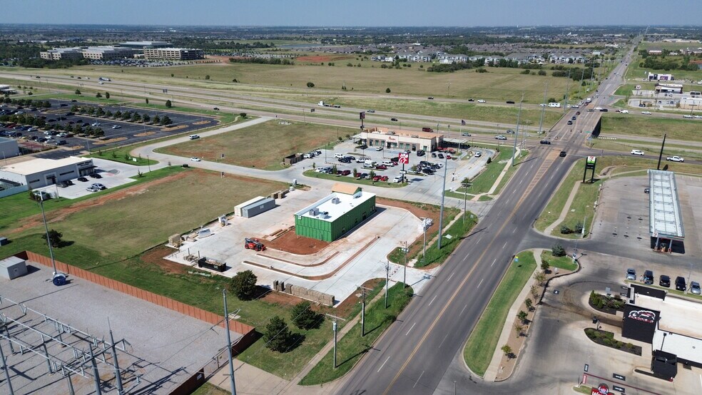 7100 Memorial Rd, Oklahoma City, OK à vendre - Photo du bâtiment - Image 3 de 4