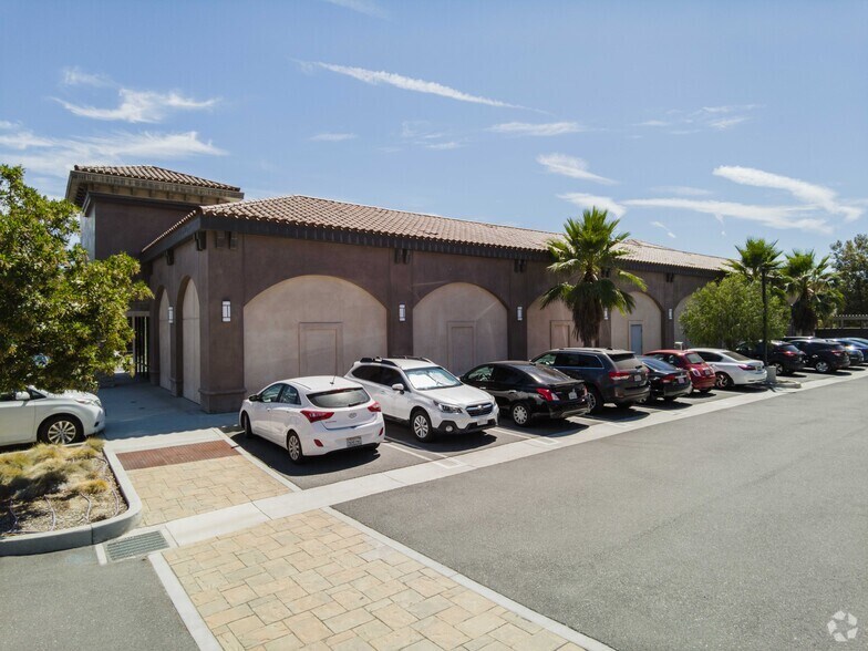 5741 Las Virgenes Rd, Calabasas, CA à louer - Photo du bâtiment - Image 2 de 8