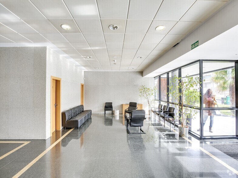 Calle Carpinteros, 8, Villaviciosa de Odón, Madrid à louer - Photo du bâtiment - Image 2 de 7