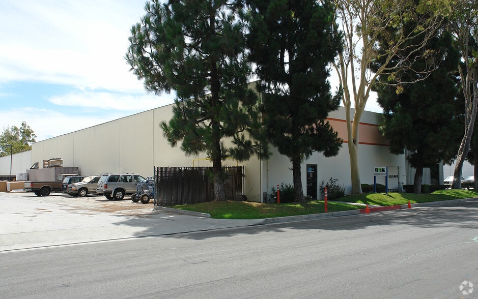 15392 Assembly Ln, Huntington Beach, CA for lease - Building Photo - Image 3 of 5