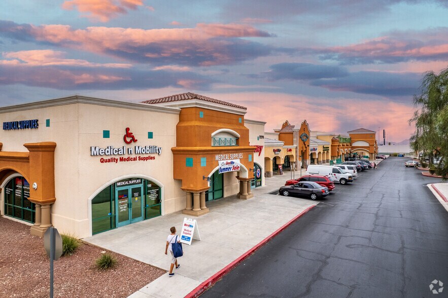 7208-7290 W Lake Mead Blvd, Las Vegas, NV à louer - Photo du bâtiment - Image 3 de 9