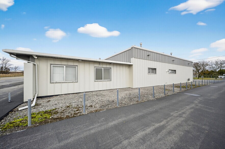 6730 Townline Rd, Mattydale, NY à vendre - Photo du bâtiment - Image 1 de 12