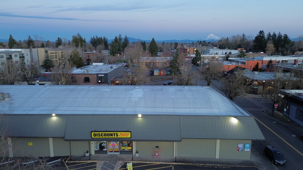 211 NE Roberts Ave, Gresham, OR à vendre - Photo du bâtiment - Image 2 de 26