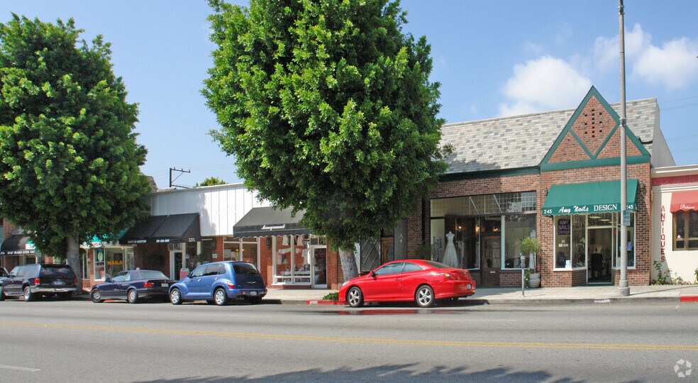 245-251 S Robertson Blvd, Beverly Hills, CA à louer - Photo du bâtiment - Image 3 de 14